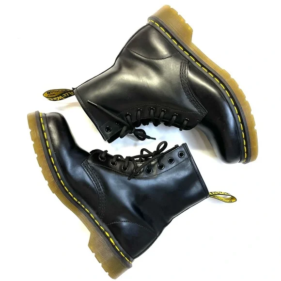 Dr. Martens The Original Black Smooth Leather Lace Up Boots - Size 8 - Picture 4 of 10